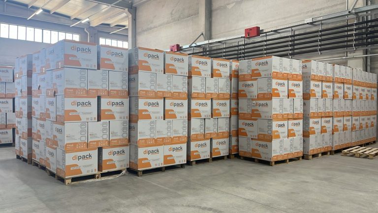 Dursunbey fabrikasında sevkiyata hazır Dipack kolileri