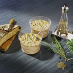 Şeffaf yuvarlak kaplarda humus